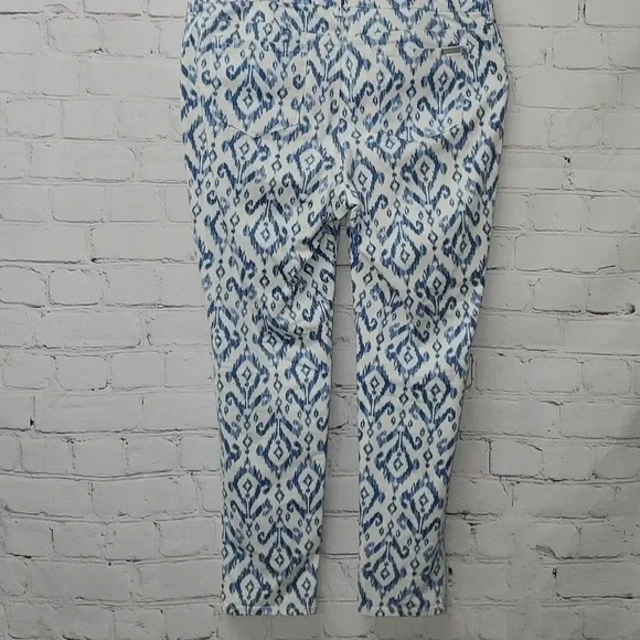 Chico’s So Slimming Stretch Blue and White Ikat Patterned Jeans Size 2.5 - Picture 7 of 16